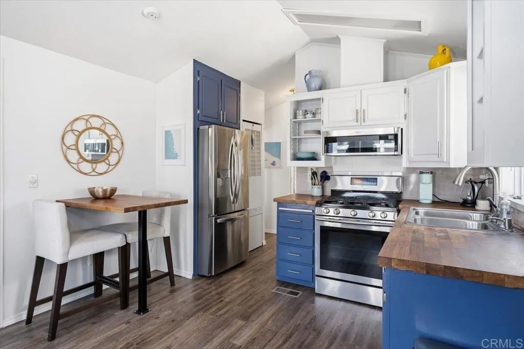 1624 N. Coast Highway 101 6