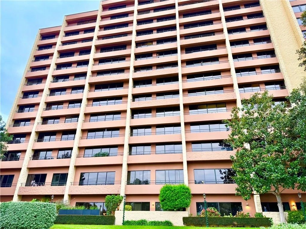 Photo of 24055 Paseo Del Lago #1253, Laguna Woods, CA 92637 (MLS # SW25280616)