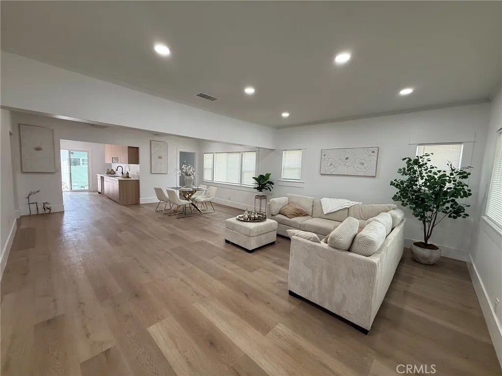 1481 W 49th