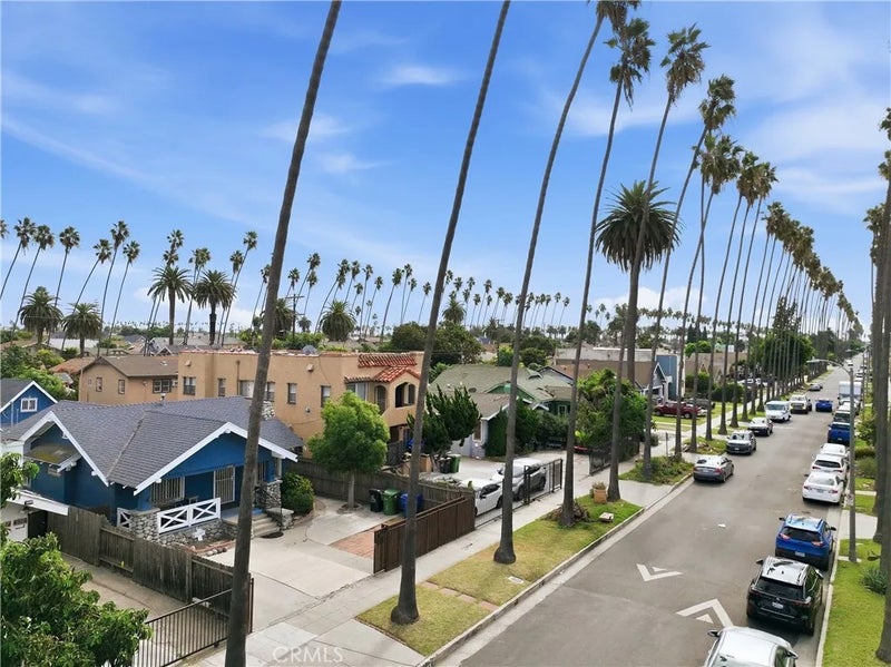 4518 S Van Ness