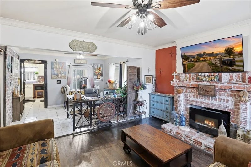4518 S Van Ness