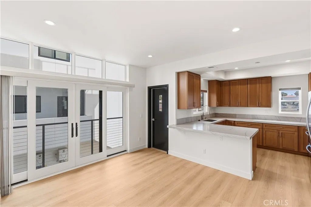 215 Oceanside Blvd 5