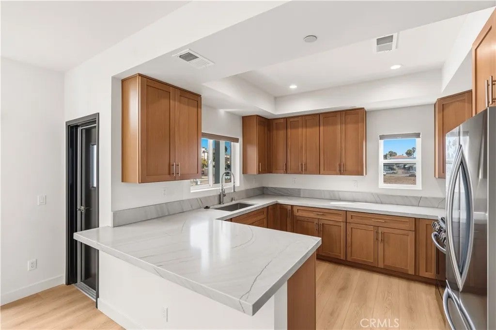 215 Oceanside Blvd 5