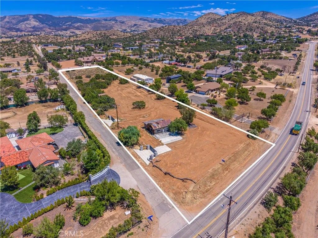 Photo of 10367 Escondido Canyon, Agua Dulce, CA 91390 (MLS # SR26104298)