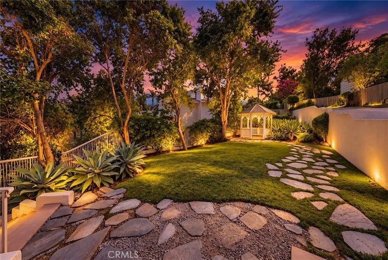 1121 Pinto Drive
