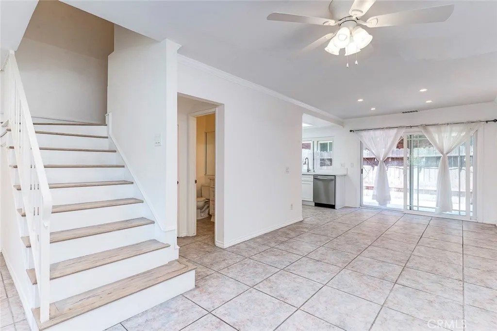 3733 N Harbor 44