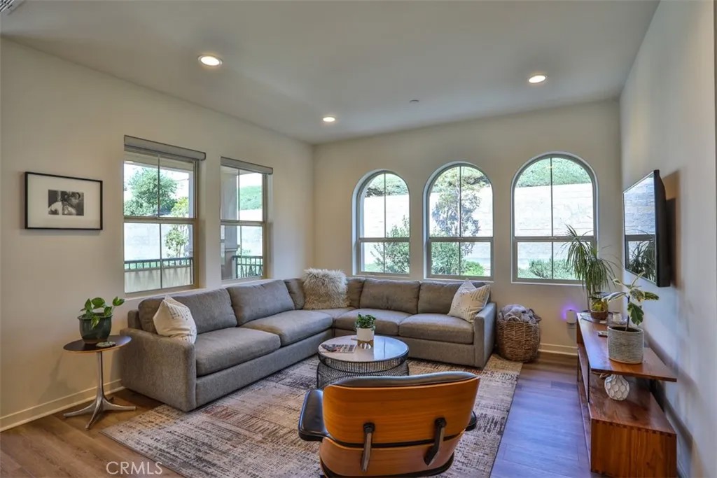 608 White Oaks