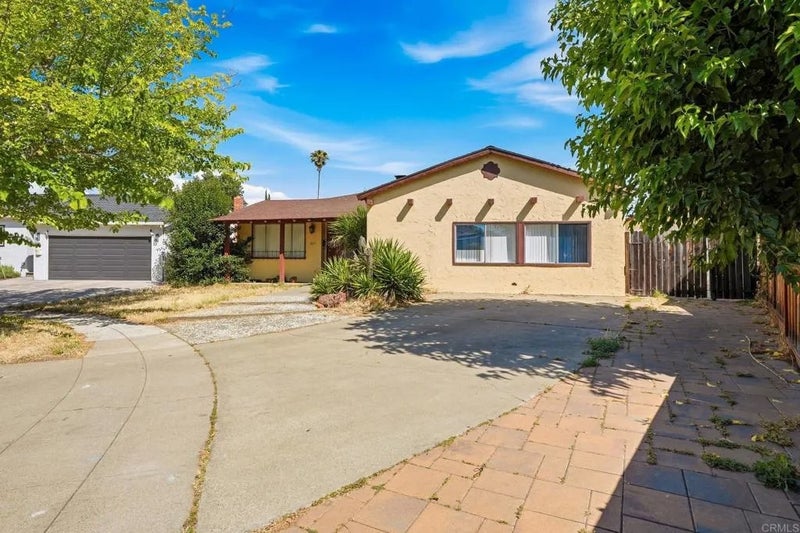 5815 Falon Way