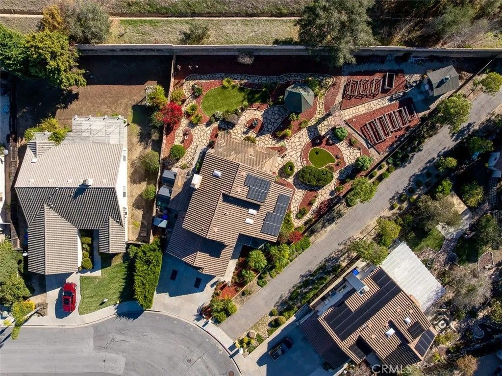 Photo of 554 Edgewater Ave, Oceanside, CA 92057 (MLS # SR25268070)