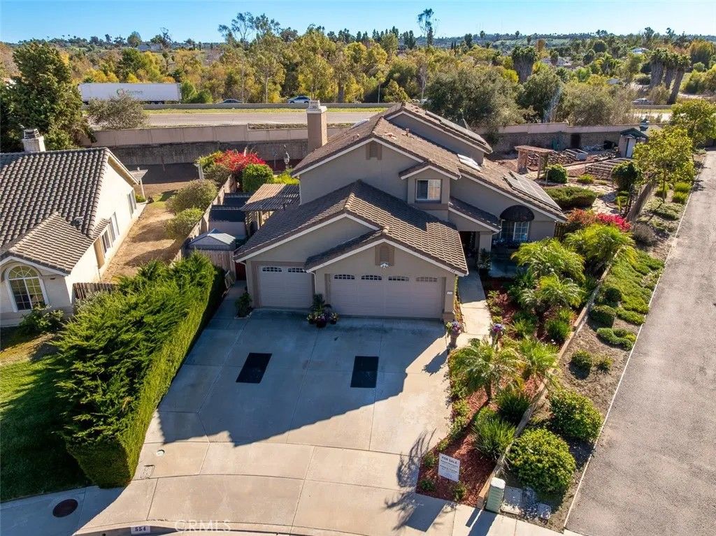 Photo of 554 Edgewater Ave, Oceanside, CA 92057 (MLS # SR25268070)