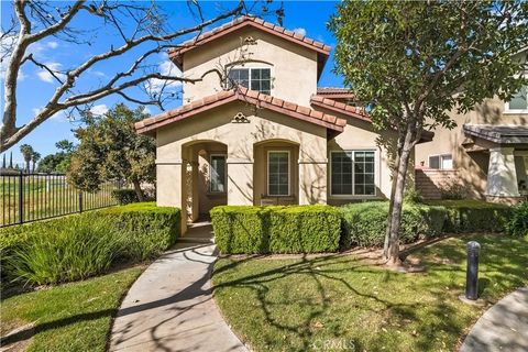 Photo of 9796 Foxglove Dr, Riverside, CA 92503 (MLS # OC26035267)