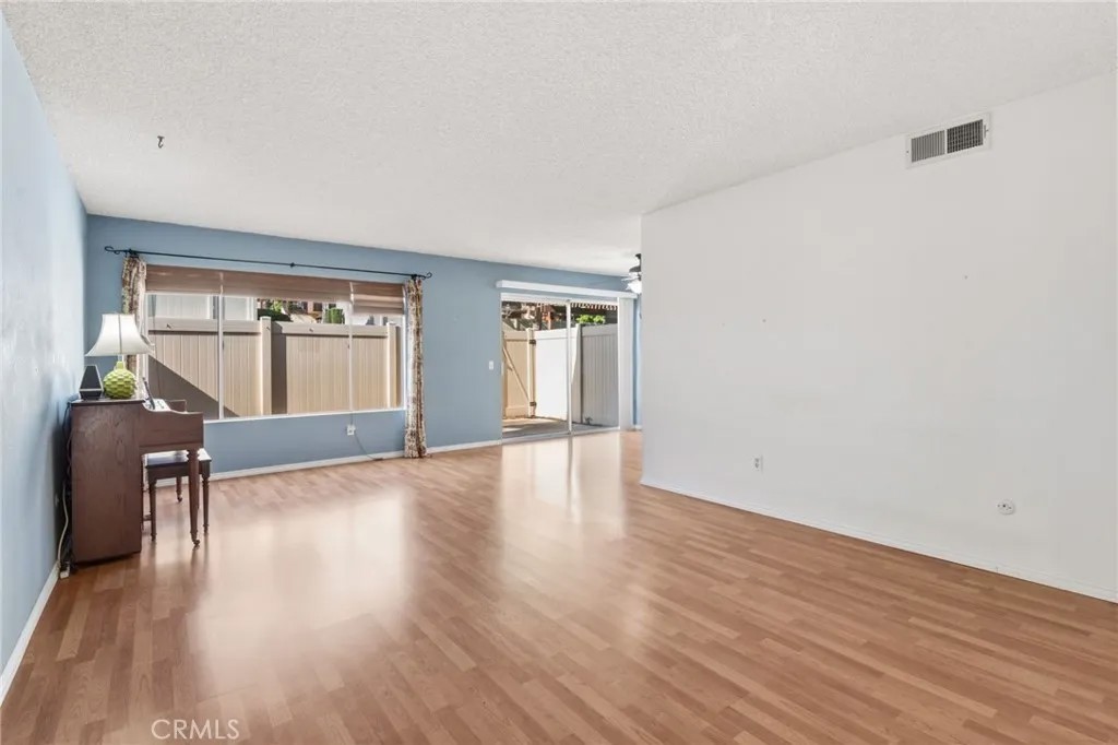 2112 Hawthorne Court