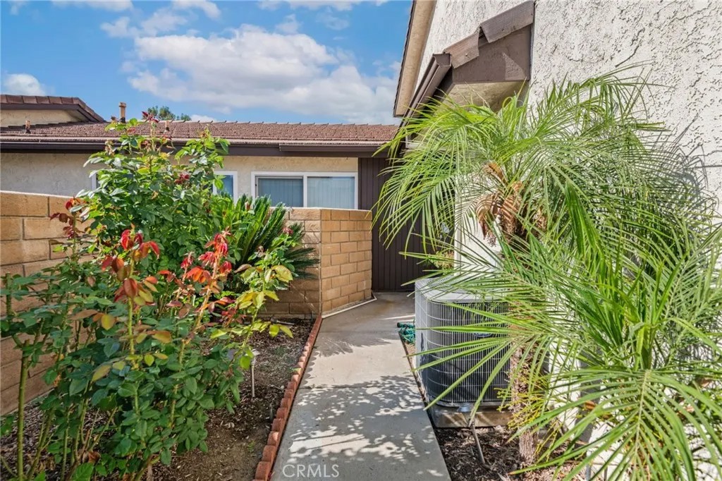 2112 Hawthorne Court