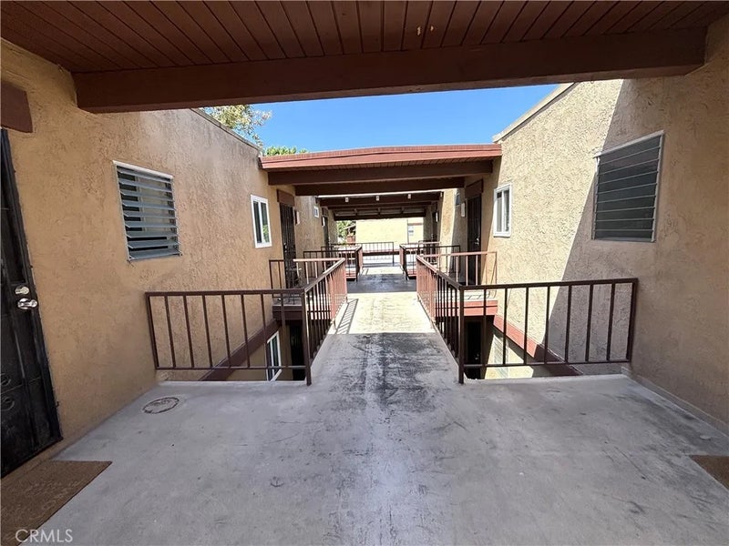 1030 W MacArthur Boulevard 38