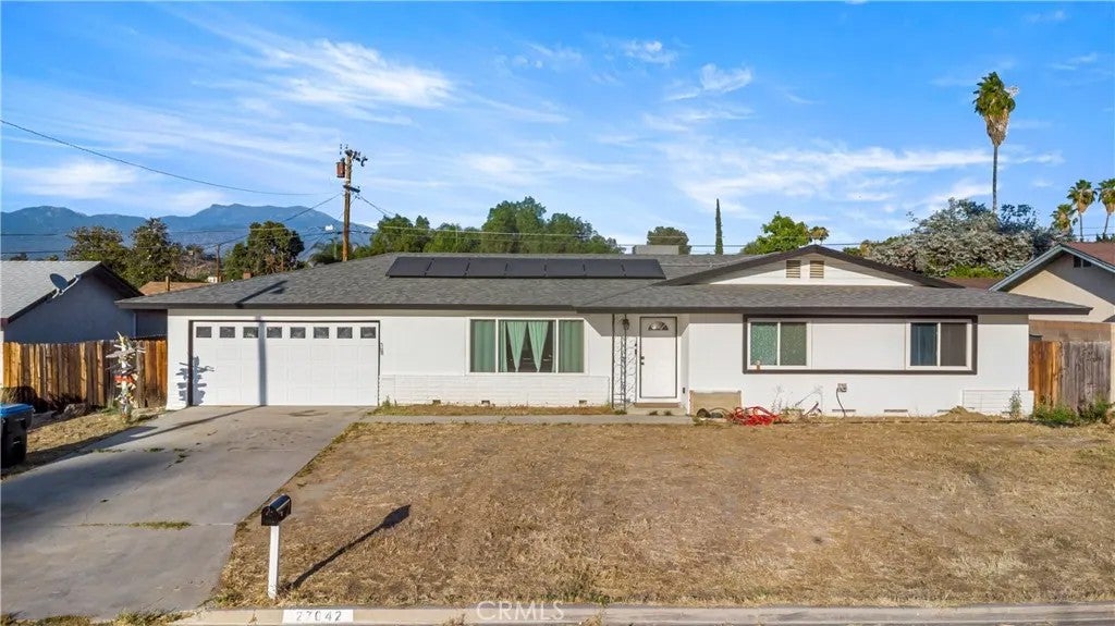 Photo of 27042 Ramona Vista Street, Hemet, CA 92544 (MLS # CV26131079)