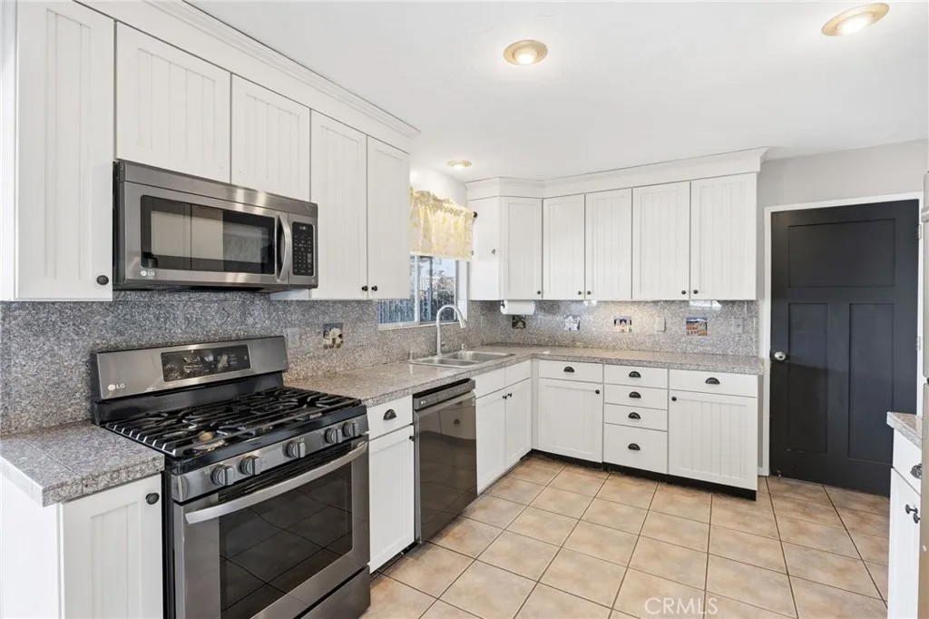 468 E View
