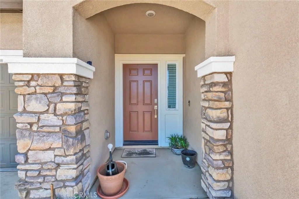 Photo of 15389 Diamond Rd, Victorville, CA 92394 (MLS # HD25272359)