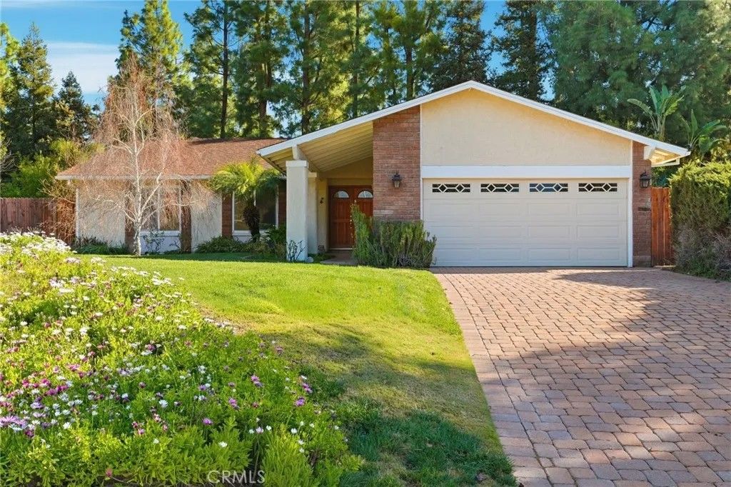 Photo of 23350 Keswick St, West Hills, CA 91304 (MLS # SR25261973)