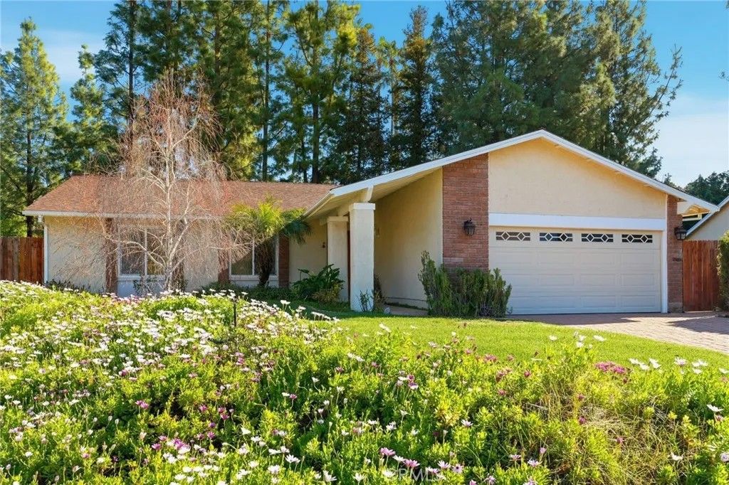 Photo of 23350 Keswick St, West Hills, CA 91304 (MLS # SR25261973)