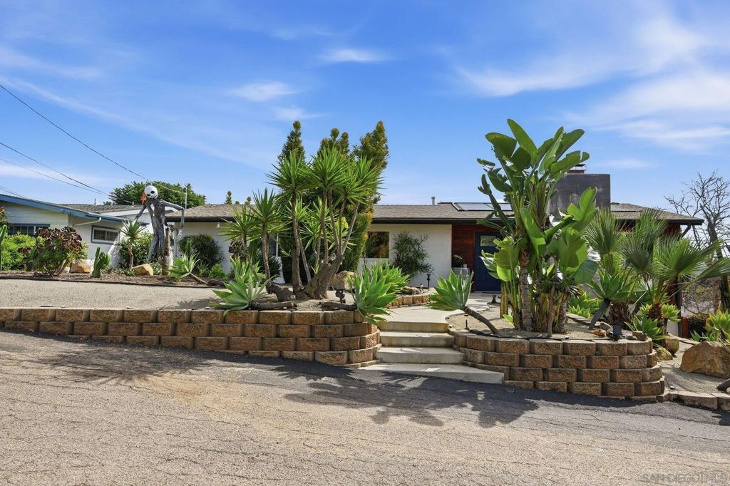 Photo of 1761 Country Ln, Escondido, CA 92025 (MLS # 260003302)