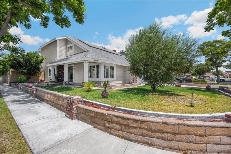 8119 E Woodsboro