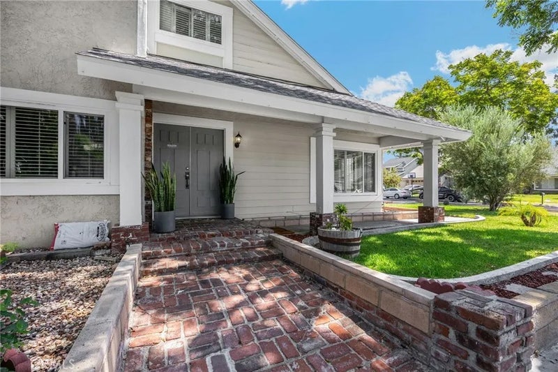 8119 E Woodsboro