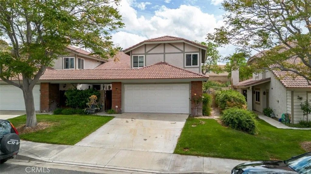 Photo of 20473 Shamrock Pl, Chatsworth, CA 91311 (MLS # SR26077914)