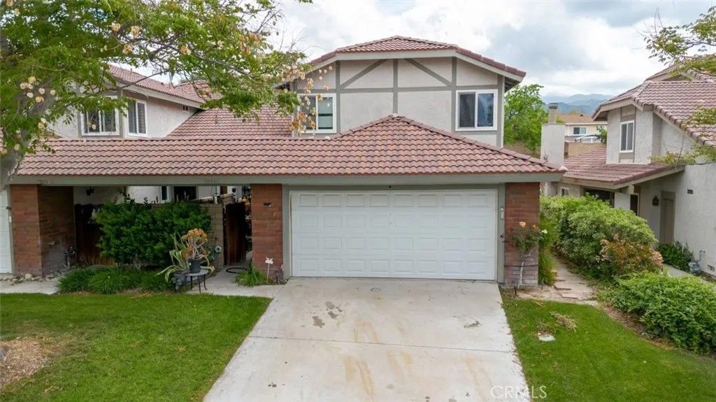 Photo of 20473 Shamrock Pl, Chatsworth, CA 91311 (MLS # SR26077914)