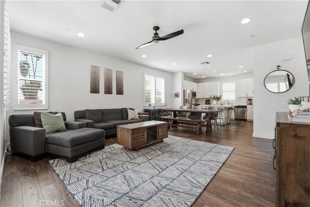 809 S Anaheim Boulevard 101