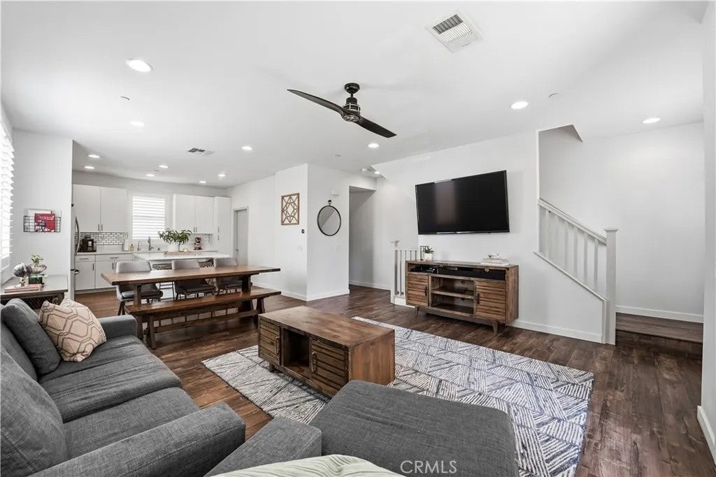 809 S Anaheim Boulevard 101