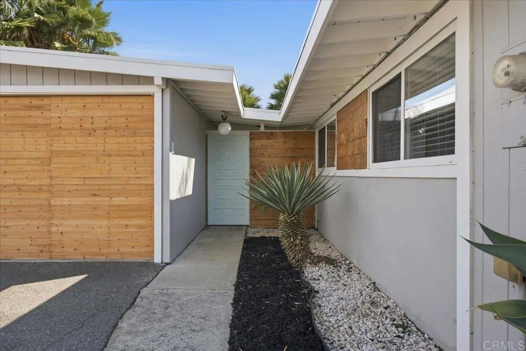 Photo of 134 Santa Clara Drive, Vista, CA 92083 (MLS # NDP2608524)