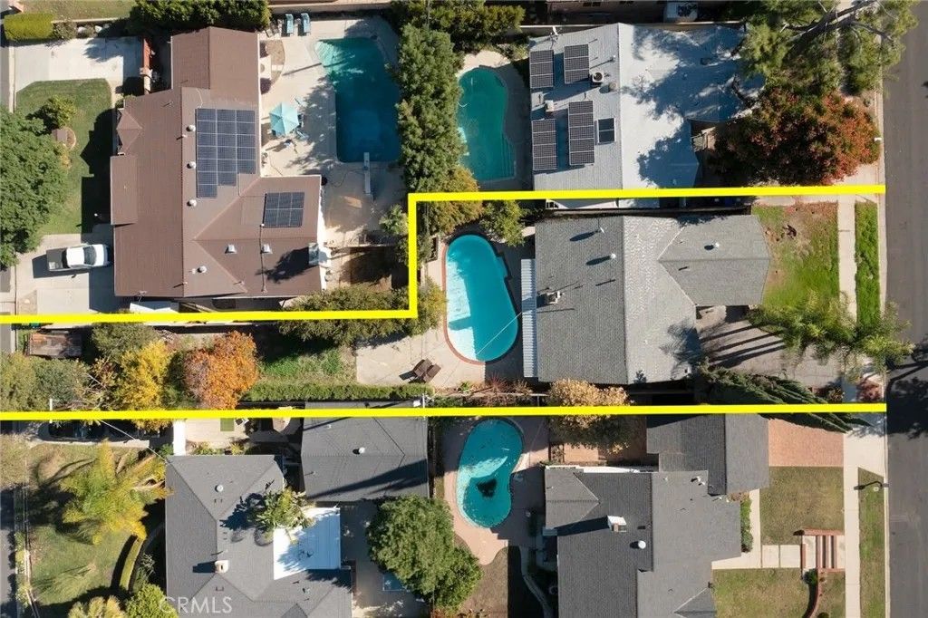 Photo of 22727 Collins, Woodland Hills, CA 91367 (MLS # SR25270907)