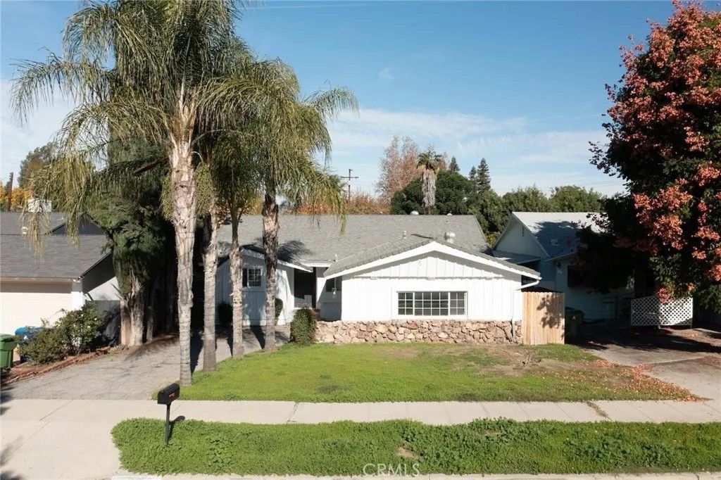 Photo of 22727 Collins, Woodland Hills, CA 91367 (MLS # SR25270907)