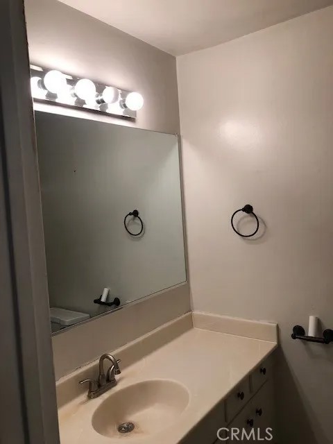 404 N Cerritos
