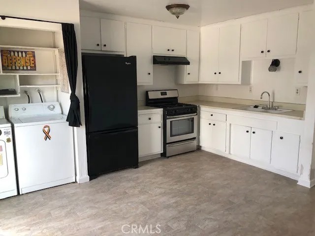 404 N Cerritos