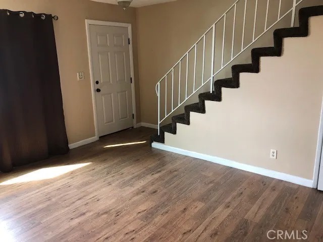 404 N Cerritos
