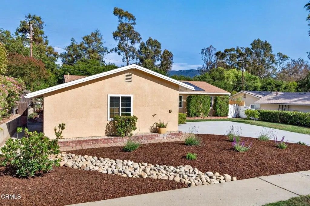 Photo of 326 Descanso Avenue, Ojai, CA 93023 (MLS # V1-36160)