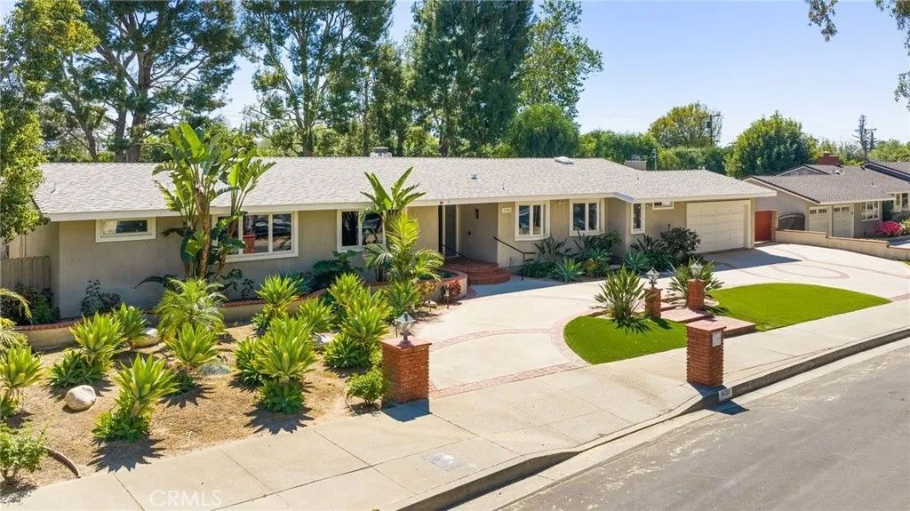 Photo of 18200 Vintage St, Northridge, CA 91325 (MLS # SR26058435)