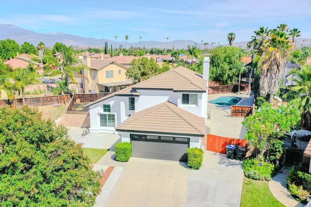 Photo of 810 Coramdeo Court, Hemet, CA 92543 (MLS # IG26111374)