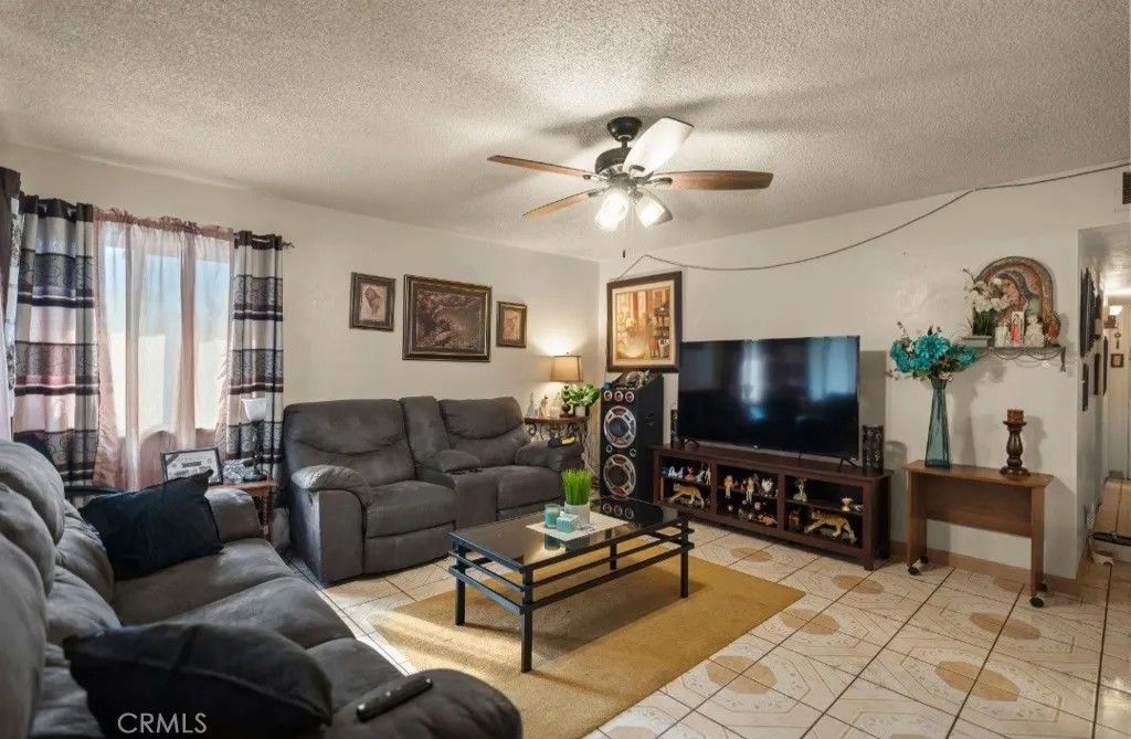 Photo of 232 Rodriguez Avenue, Shafter, CA 93263 (MLS # SR26069002)