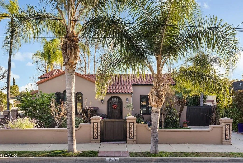 Photo of 228 Oaks Avenue, Monrovia, CA 91016 (MLS # P1-25841)