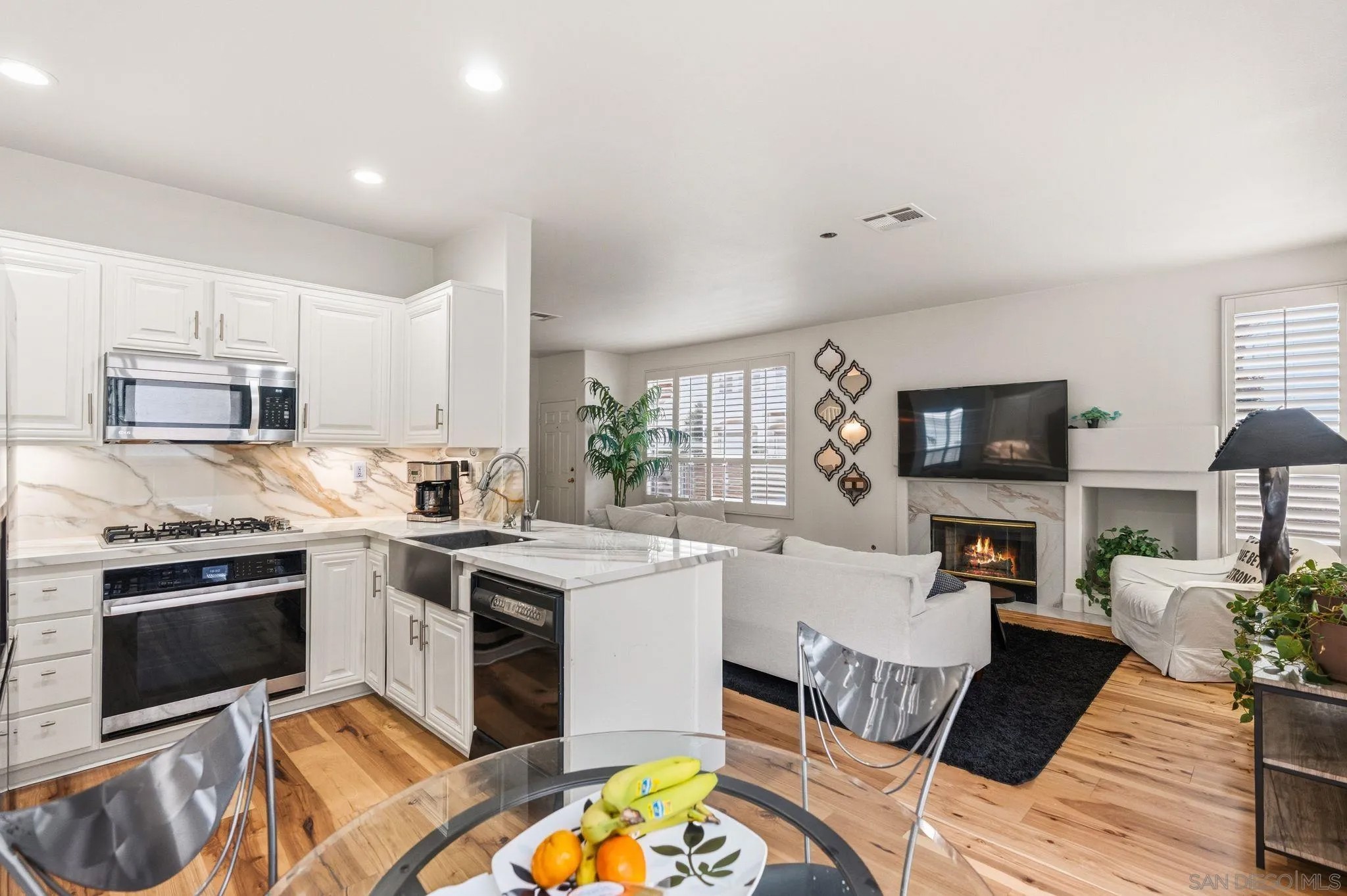 5572 Renaissance Ave. 3