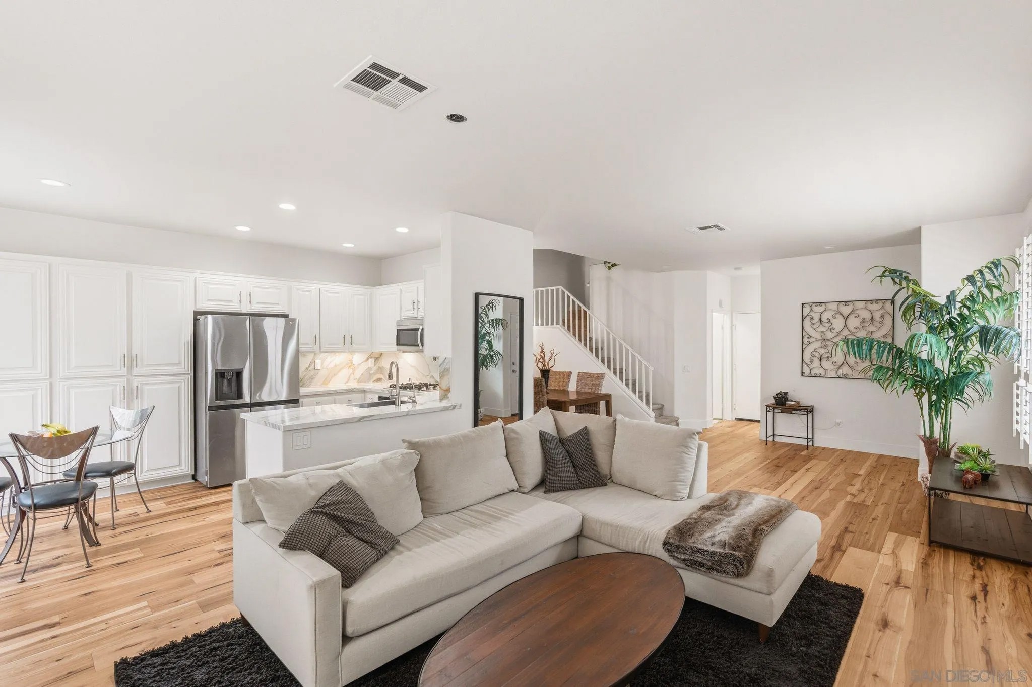 5572 Renaissance Ave. 3