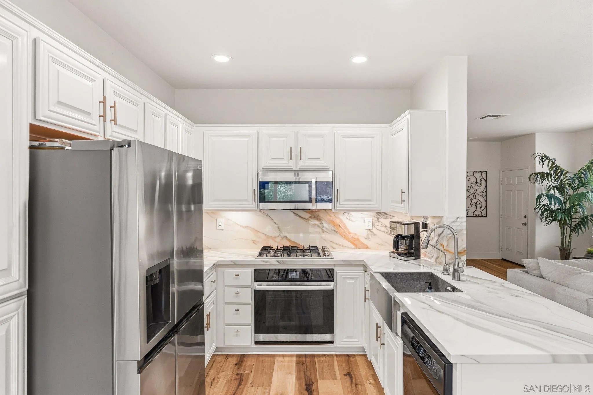 5572 Renaissance Ave. 3