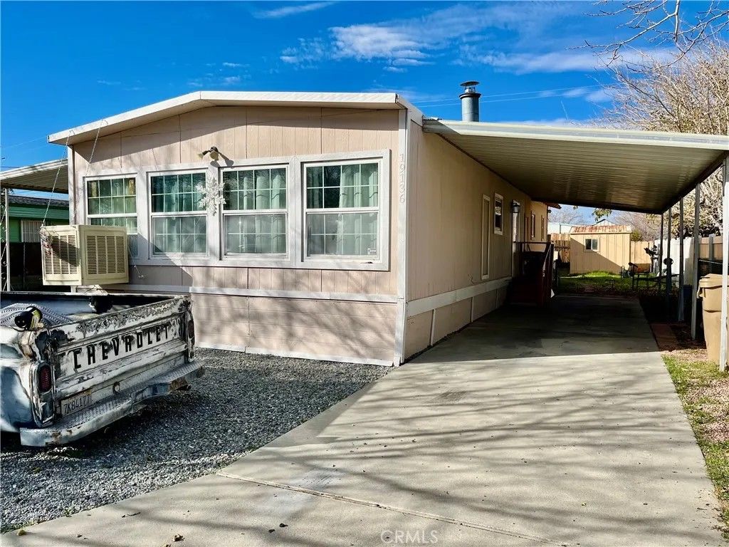 Photo of 19136 Hinton St, Hesperia, CA 92345 (MLS # HD26010119)