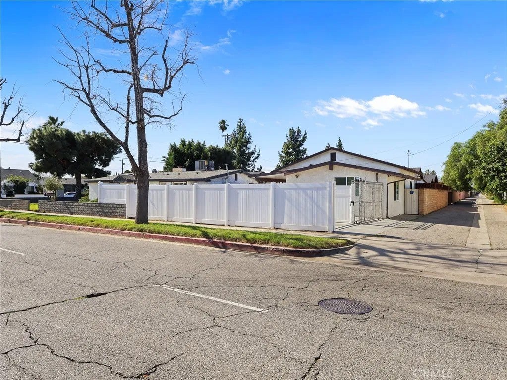 15801-15803 Chatsworth