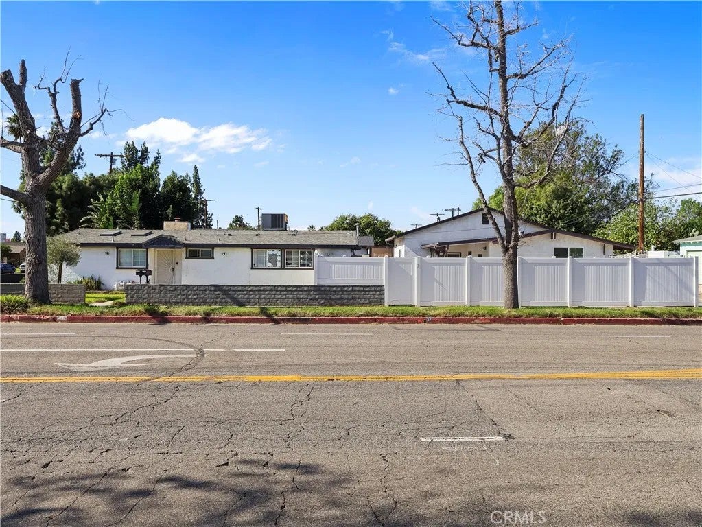 15801-15803 Chatsworth