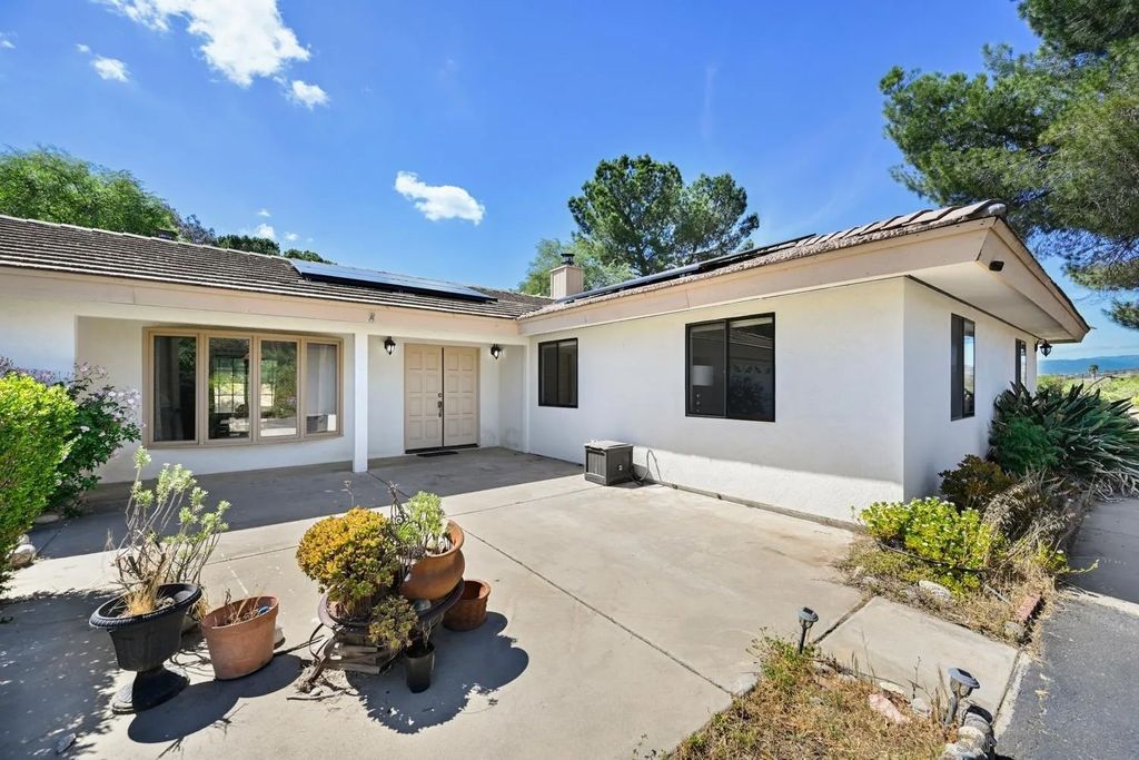 Photo of 267 Via Taquita, Ramona, CA 92065 (MLS # 260009881)