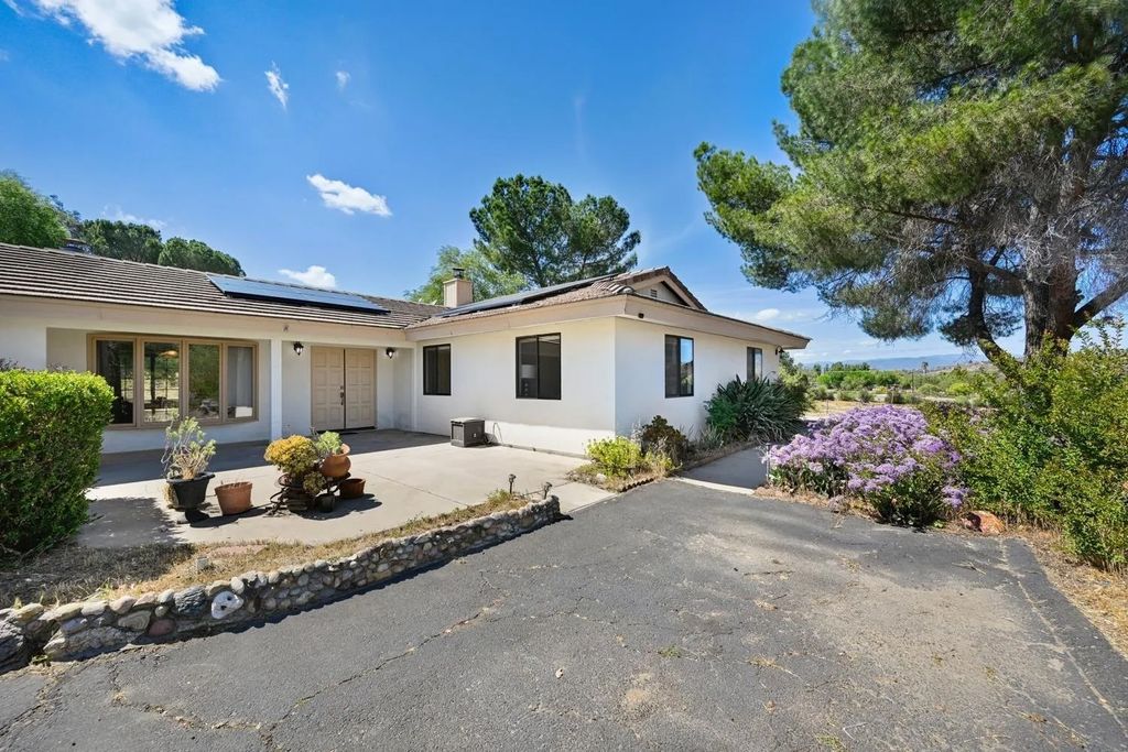 Photo of 267 Via Taquita, Ramona, CA 92065 (MLS # 260009881)