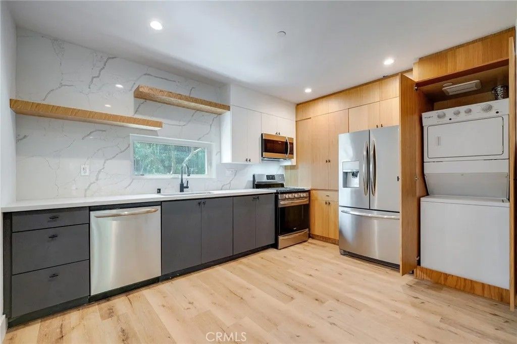 Photo of 6201 La Mirada #7, Los Angeles, CA 90038 (MLS # SR25266017)